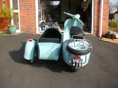 Lot 1961 Vespa Douglas 152L2 combination