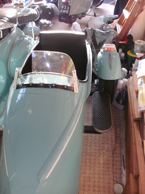 Lot 1961 Vespa Douglas 152L2 combination