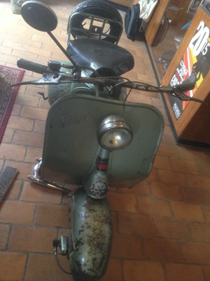 Lot 117 - 1952 Vespa Douglas Rod Model