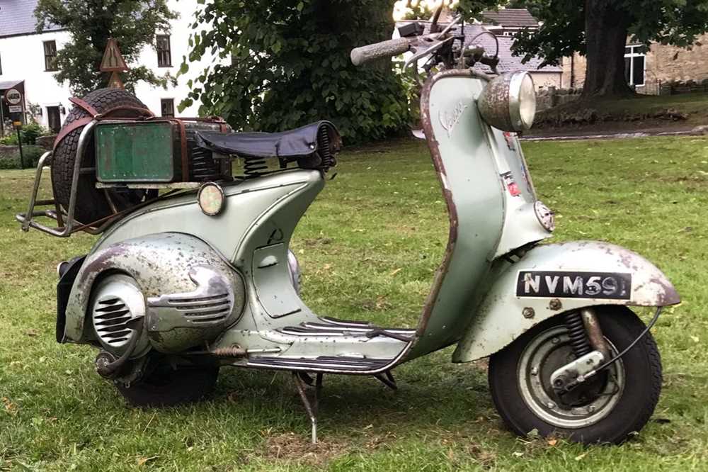 Lot 1952 Vespa Douglas Rod Model