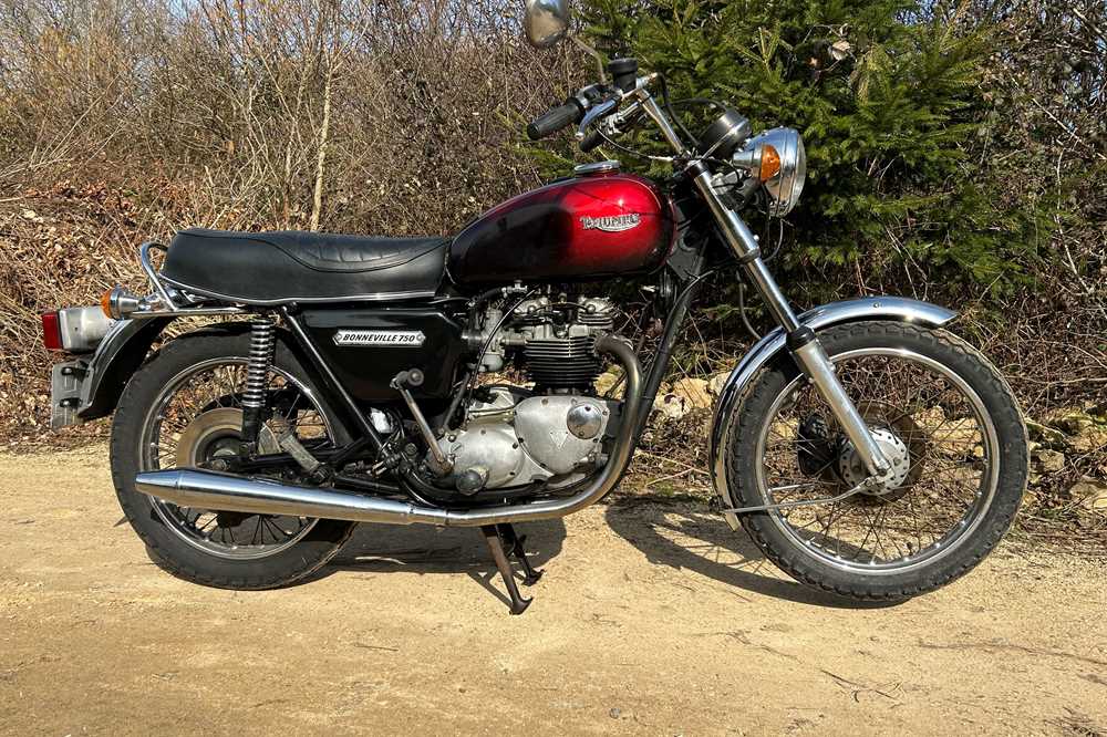 Lot 1975 Triumph Bonneville T140V