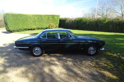 Lot 1971 Jaguar XJ6 Series 1