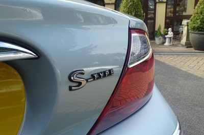 Lot 69 - 2000 Jaguar S-Type 3.0 V6 SE