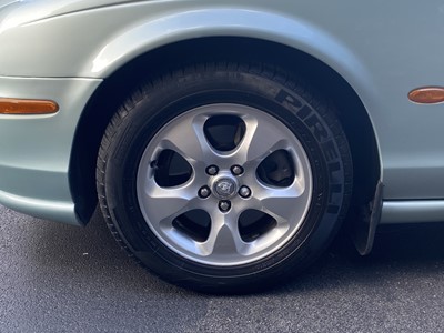 Lot 69 - 2000 Jaguar S-Type 3.0 V6 SE