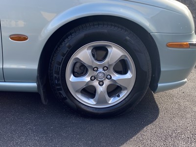 Lot 69 - 2000 Jaguar S-Type 3.0 V6 SE