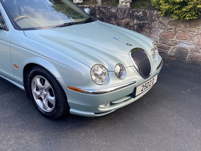 Lot 69 - 2000 Jaguar S-Type 3.0 V6 SE