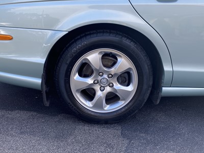 Lot 69 - 2000 Jaguar S-Type 3.0 V6 SE