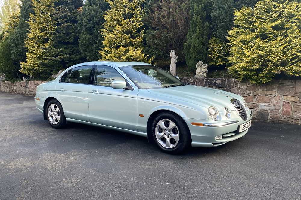 Lot 69 - 2000 Jaguar S-Type 3.0 V6 SE
