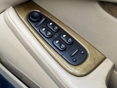 Lot 69 - 2000 Jaguar S-Type 3.0 V6 SE