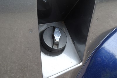 Lot 121 - 2000 Land Rover Defender 90 County TD5