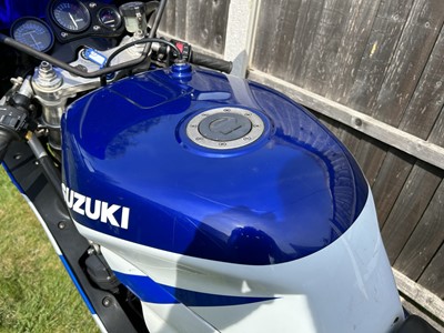 Lot 255 - 1993 Suzuki GSXR750W