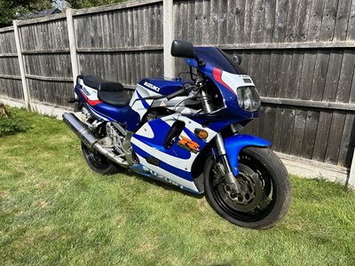Lot 255 - 1993 Suzuki GSXR750W