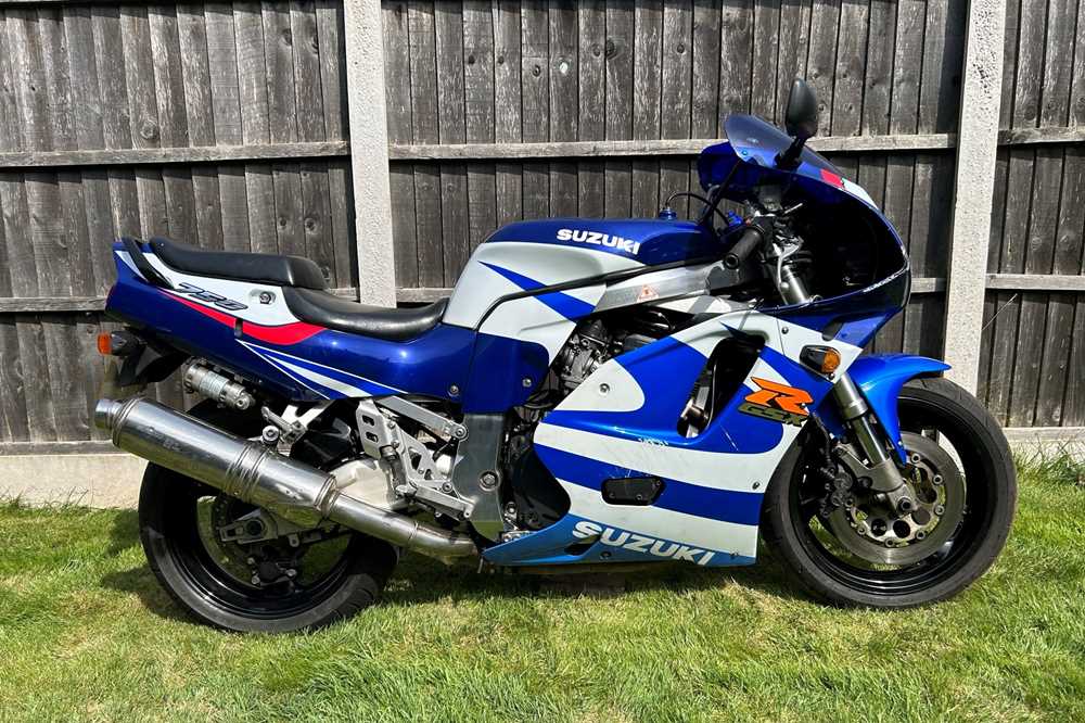 Lot 255 - 1993 Suzuki GSXR750W
