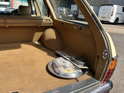 Lot 118 - 1986 Mercedes-Benz 240 TD Estate