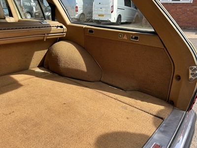 Lot 118 - 1986 Mercedes-Benz 240 TD Estate