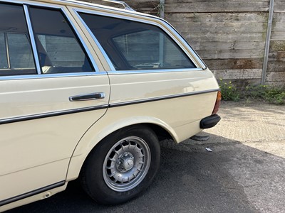 Lot 118 - 1986 Mercedes-Benz 240 TD Estate