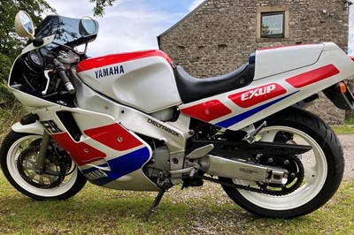 Lot 1989 Yamaha FZR1000 Exup