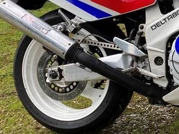 Lot 215 - 1989 Yamaha FZR1000 Exup