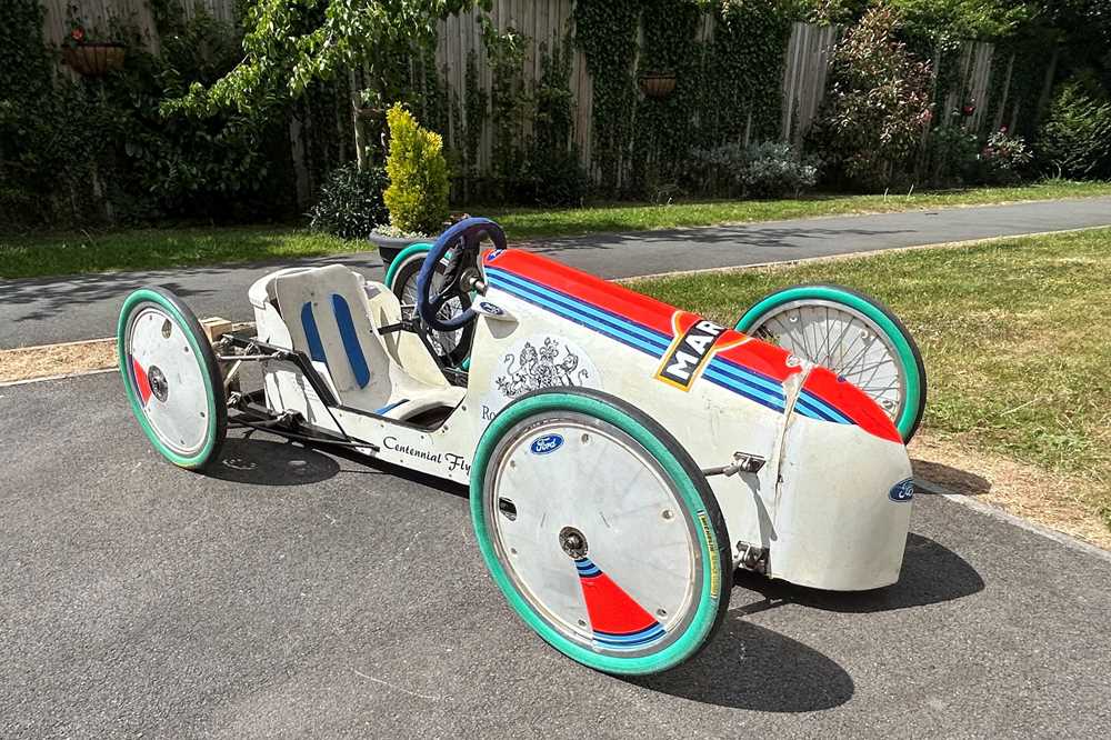 Lot c.2001 Gravity Racer