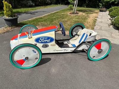 Lot c.2001 Gravity Racer