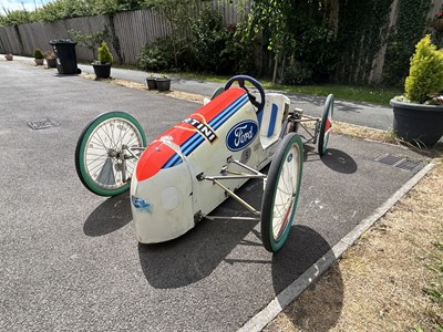 Lot c.2001 Gravity Racer
