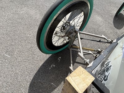 Lot c.2001 Gravity Racer