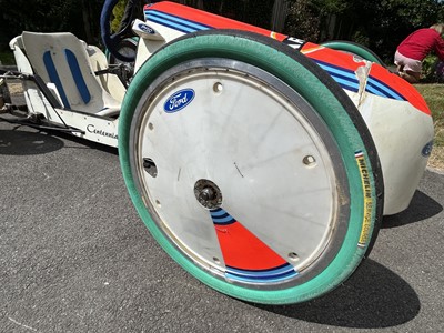 Lot c.2001 Gravity Racer