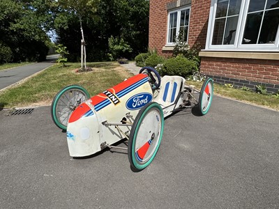 Lot c.2001 Gravity Racer