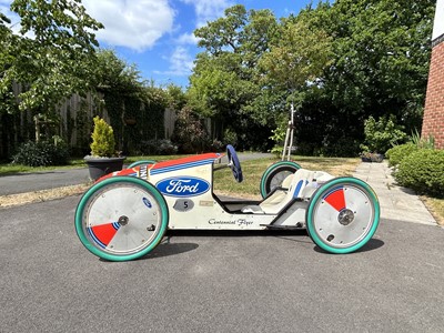 Lot c.2001 Gravity Racer