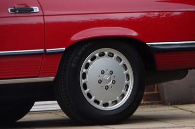 Lot 33 - 1988 Mercedes-Benz 300 SL