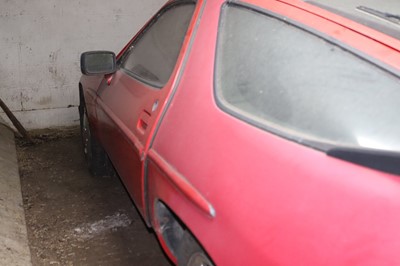Lot 60 - 1985 Porsche 928 S2