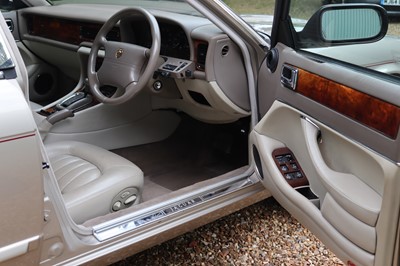 Lot 18 - 1995 Jaguar XJ6 3.2 Sovereign