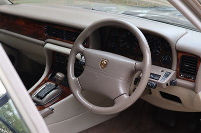 Lot 18 - 1995 Jaguar XJ6 3.2 Sovereign