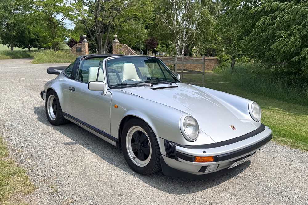 Lot 107 - 1989 Porsche 911 3.2 Targa Sport