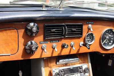 Lot 10 - 1968 MG B Roadster