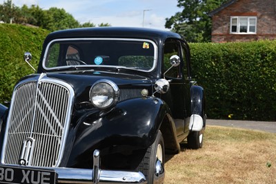 Lot 112 - 1954 Citroen Traction Avant Light 15