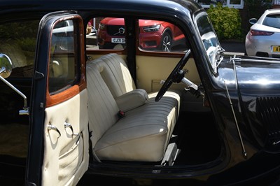 Lot 112 - 1954 Citroen Traction Avant Light 15