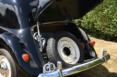 Lot 112 - 1954 Citroen Traction Avant Light 15