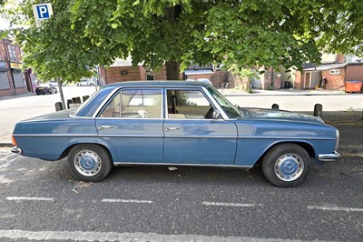 Lot 115 - 1976 Mercedes-Benz 200 Saloon