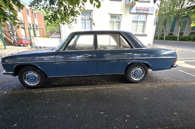 Lot 115 - 1976 Mercedes-Benz 200 Saloon