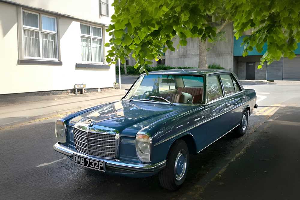 Lot 115 - 1976 Mercedes-Benz 200 Saloon