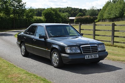 Lot 129 - 1993 Mercedes-Benz E220 Saloon