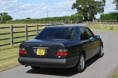 Lot 129 - 1993 Mercedes-Benz E220 Saloon