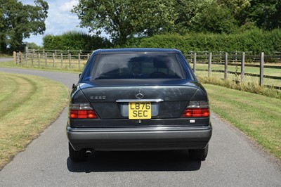 Lot 129 - 1993 Mercedes-Benz E220 Saloon