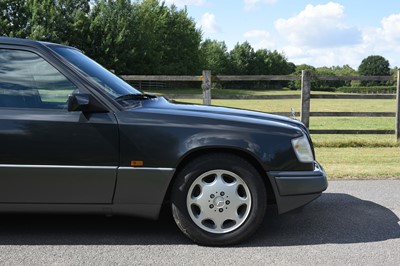 Lot 129 - 1993 Mercedes-Benz E220 Saloon