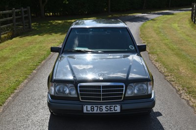 Lot 129 - 1993 Mercedes-Benz E220 Saloon