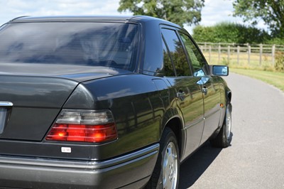 Lot 129 - 1993 Mercedes-Benz E220 Saloon