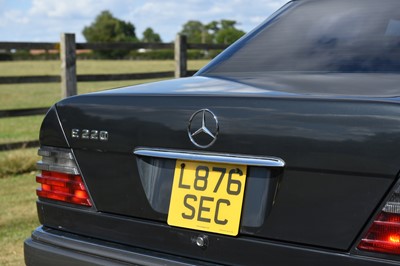 Lot 129 - 1993 Mercedes-Benz E220 Saloon