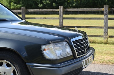 Lot 129 - 1993 Mercedes-Benz E220 Saloon