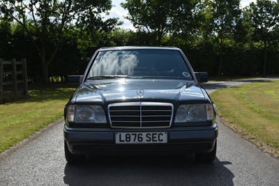 Lot 129 - 1993 Mercedes-Benz E220 Saloon